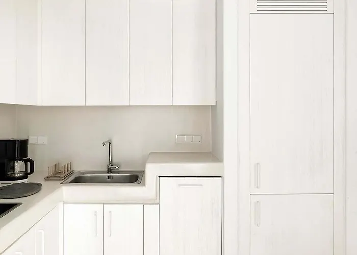 Golden Coast Citron Private Wadingpool Nest