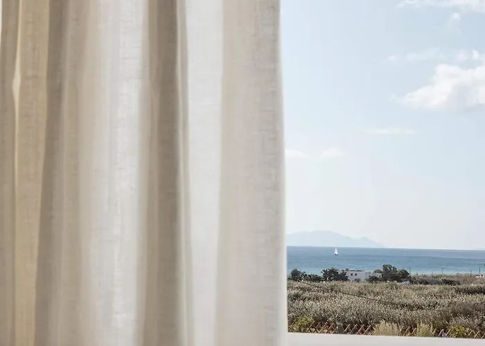 Golden Coast Citron Private Wadingpool Nest