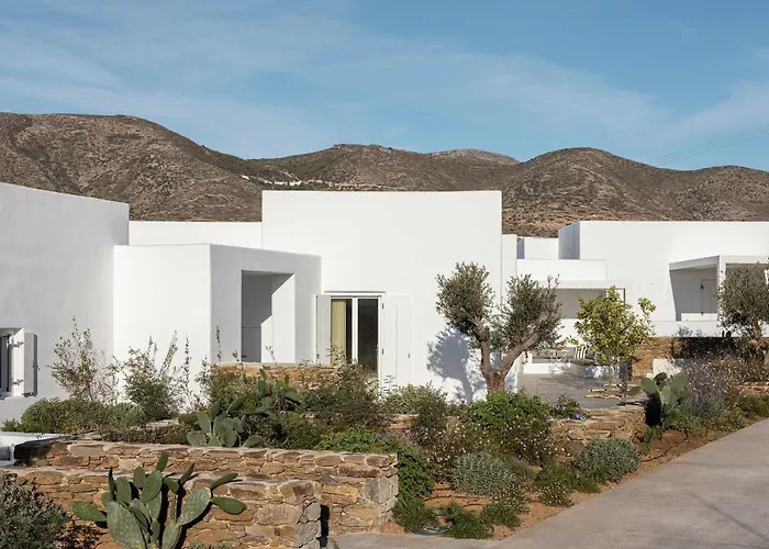 Golden Coast Citron Private Wadingpool Nest * Chrisi Akti (Paros)